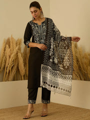 Noor Embroidered Kurta Set