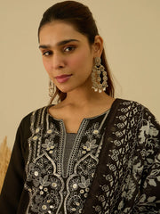 Noor Embroidered Kurta Set
