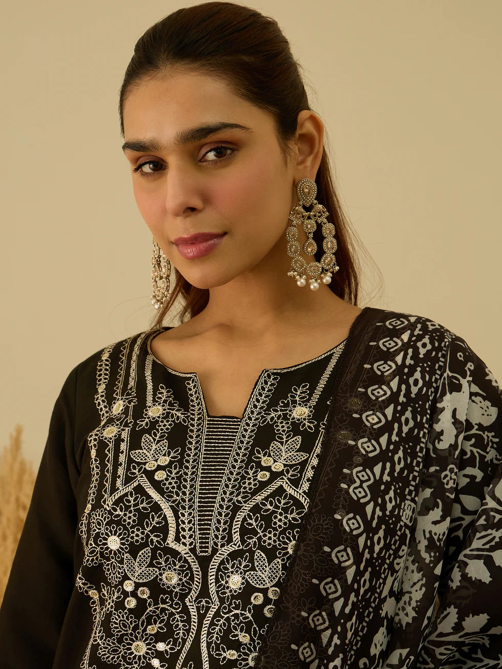 Noor Embroidered Kurta Set