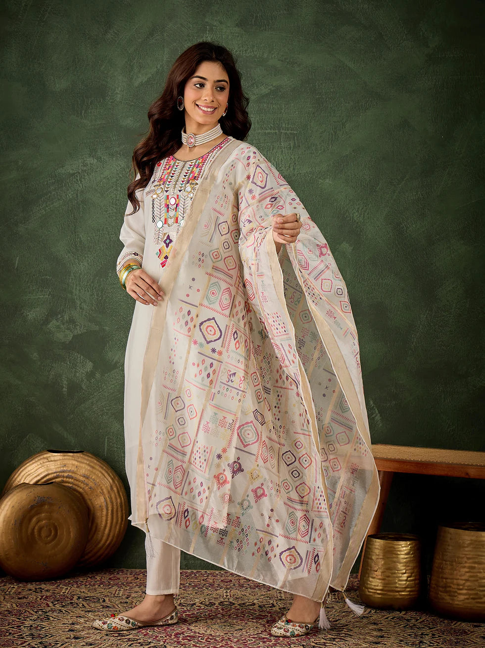 Ruhi Embroidered Kurta Set