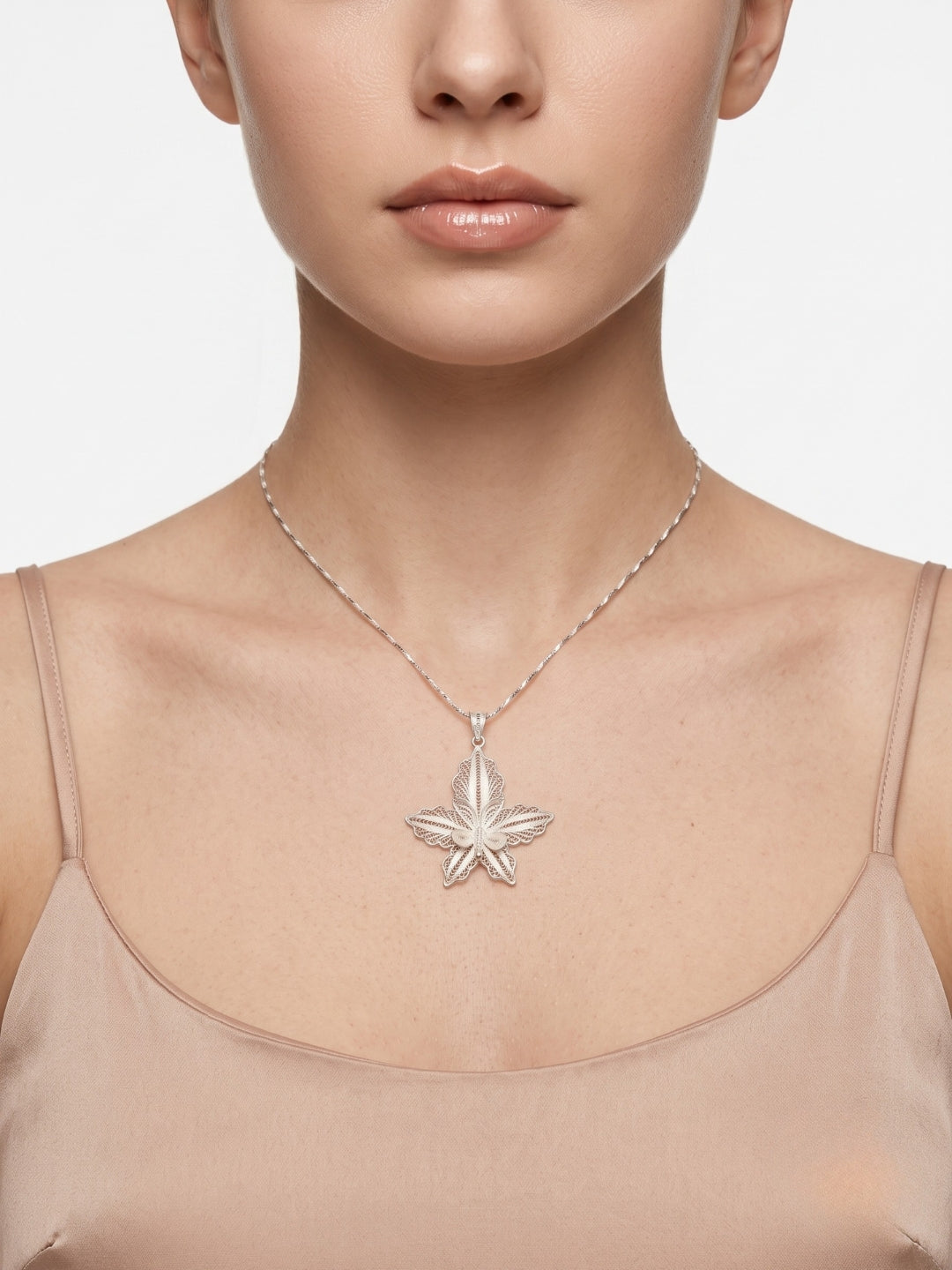 925 Sterling Silver Elegant Lily Filigree Pendant For Women