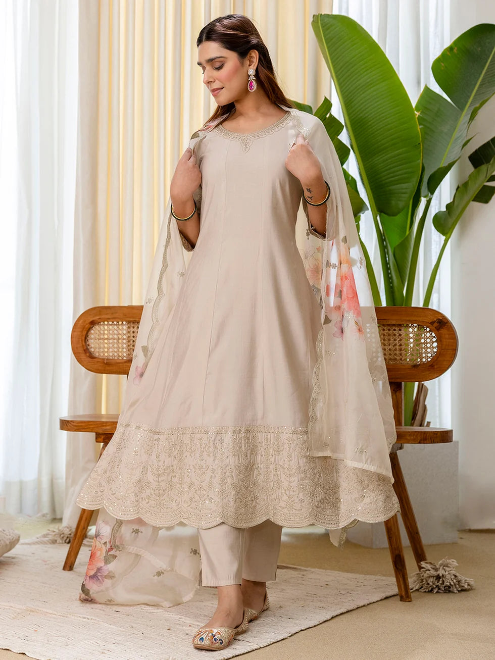 Isa Women's Grey Kurta Pant Set with Scalloped Floral Dupatta