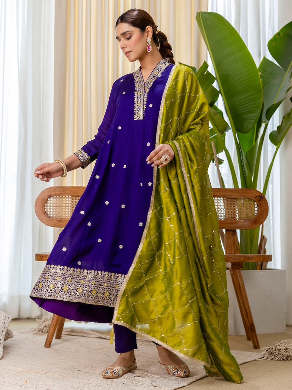 Kriti Women's Purple Festive Thread Work Straight Kurta Set