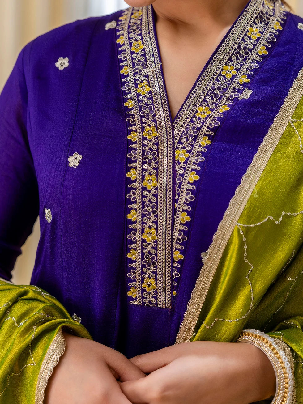 Kriti Women's Purple Festive Thread Work Straight Kurta Set