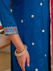 Tari Women's Dark Teal Blue Silk Blend Straight Festive Kurta Set with Pink Dupatta