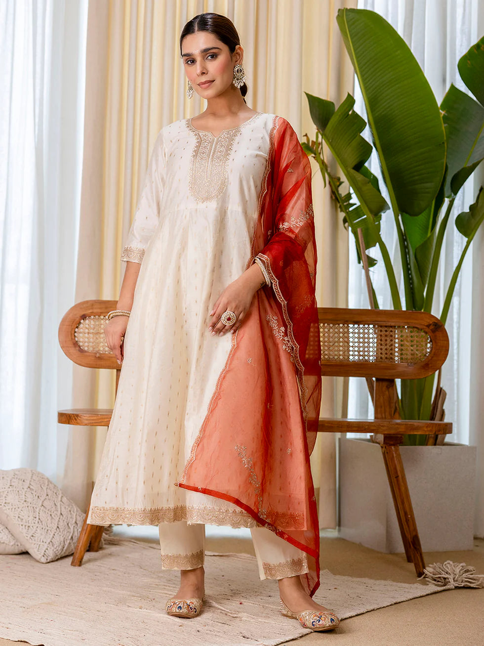 Floral Embroidered Chanderi_Silk V_Neck Kurta Trouser & Dupatta Set