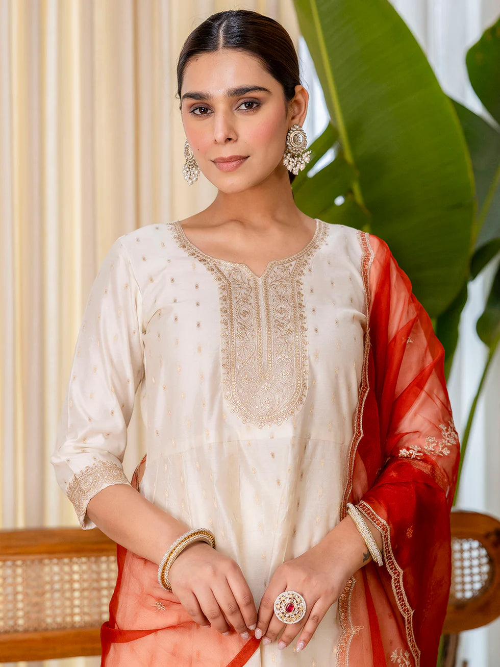 Floral Embroidered Chanderi_Silk V_Neck Kurta Trouser & Dupatta Set