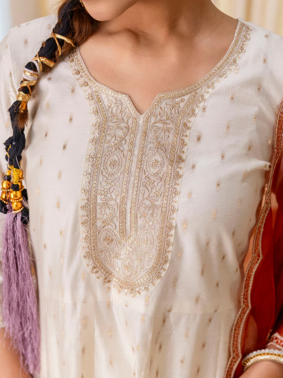 Floral Embroidered Chanderi_Silk V_Neck Kurta Trouser & Dupatta Set