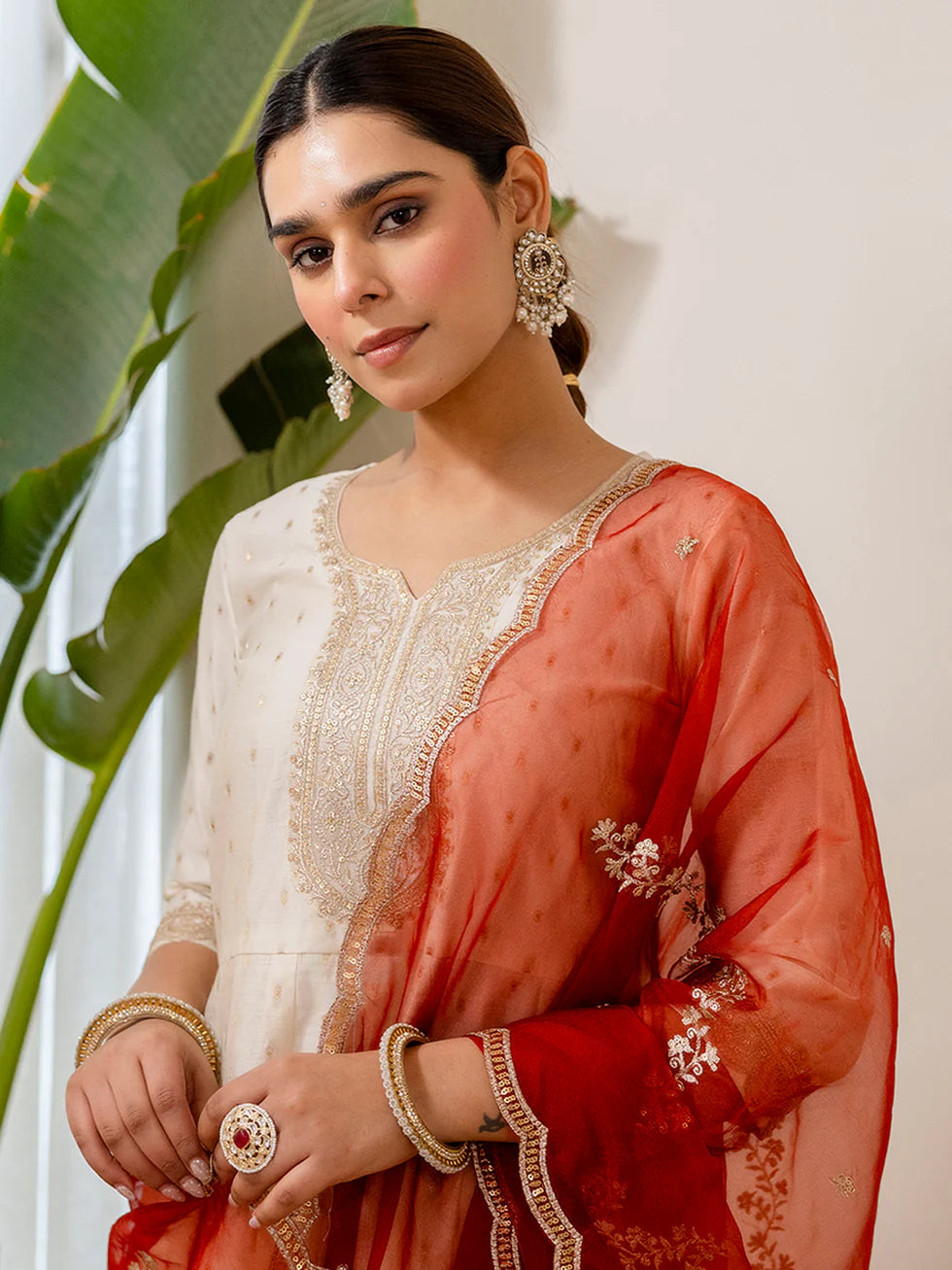 Floral Embroidered Chanderi_Silk V_Neck Kurta Trouser & Dupatta Set