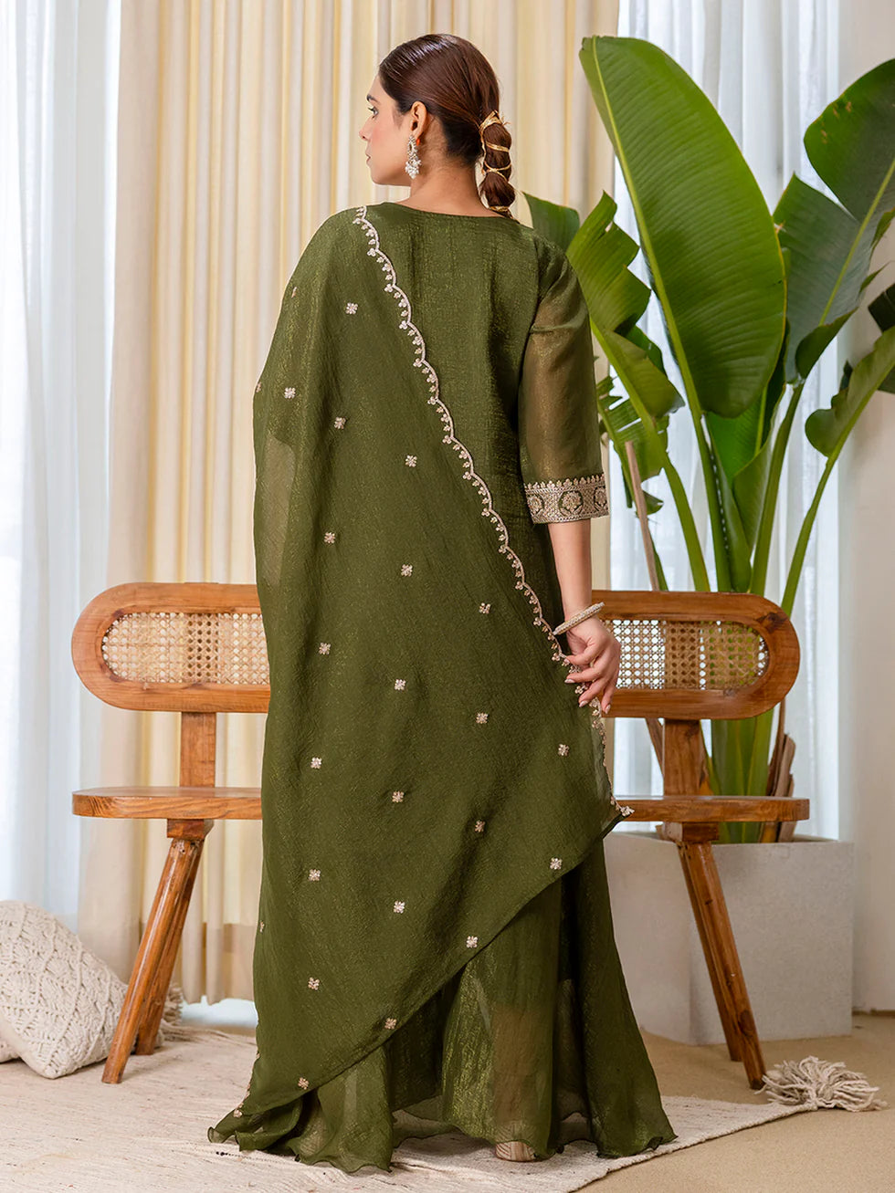 Floral Embroidered Silk_Blend Round_Neck Kurta Trouser & Dupatta Set