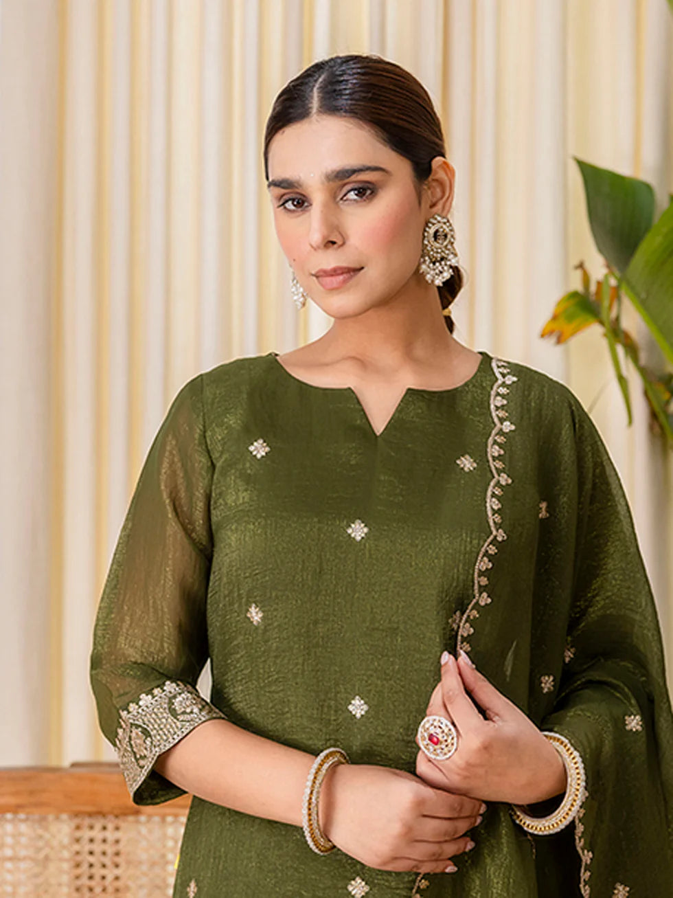 Floral Embroidered Silk_Blend Round_Neck Kurta Trouser & Dupatta Set