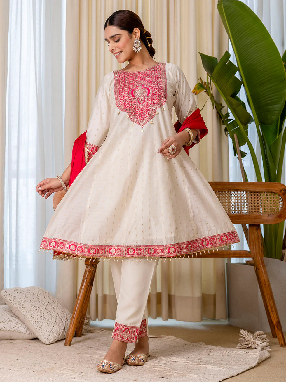 Floral Embroidered Chanderi_Silk Round_Neck Kurta Trouser & Dupatta Set
