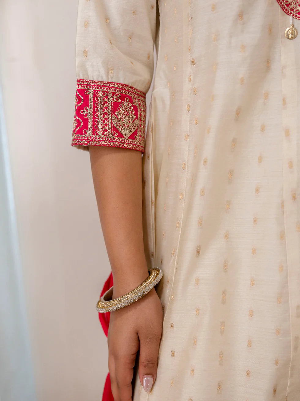 Floral Embroidered Chanderi_Silk Round_Neck Kurta Trouser & Dupatta Set