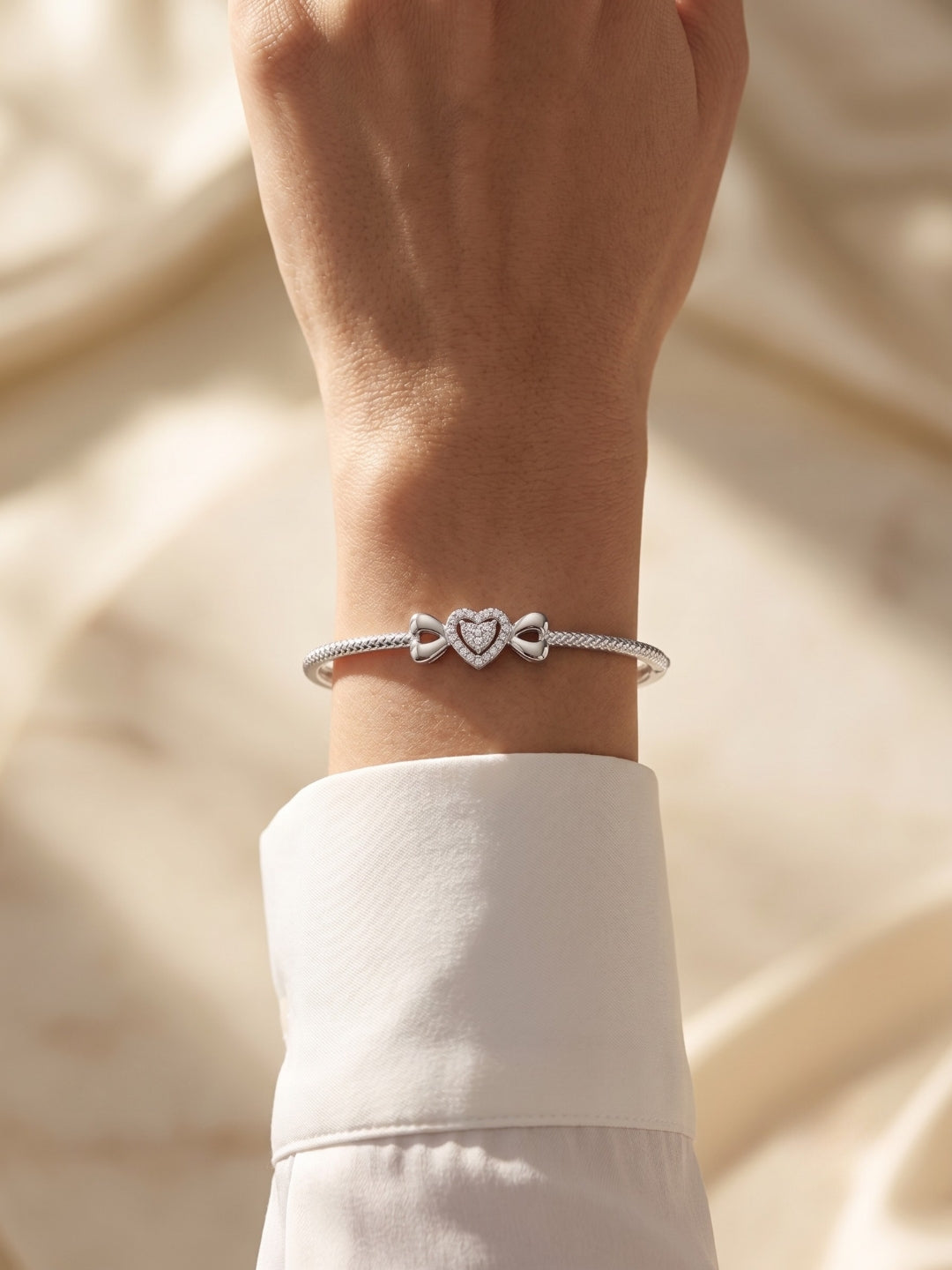 92.5 Sterling Silver Crystal Heart Bow Silver Bracelet for Women