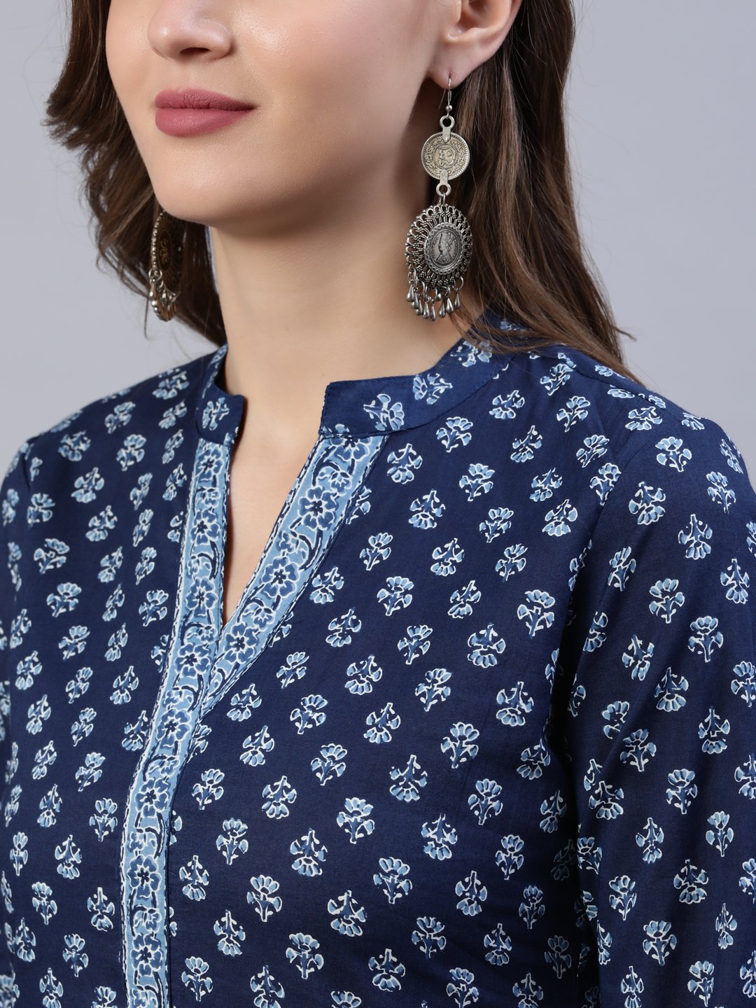 Women Indigo Blue Printed Straight Kurta With Three Quarter Sleeves