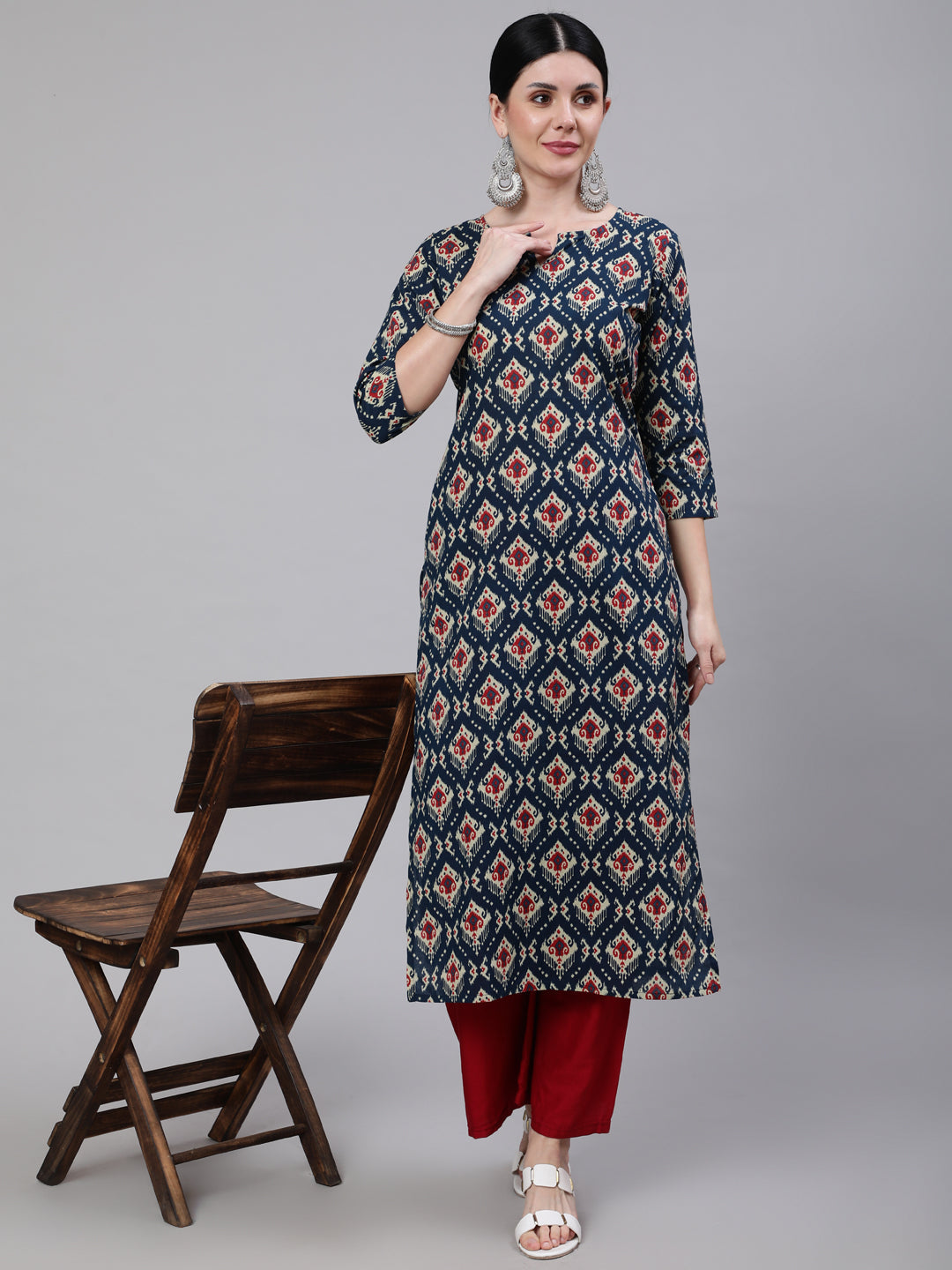 Women Blue Ethnic Printed Straight Kurta With Three Quarter Sleeves