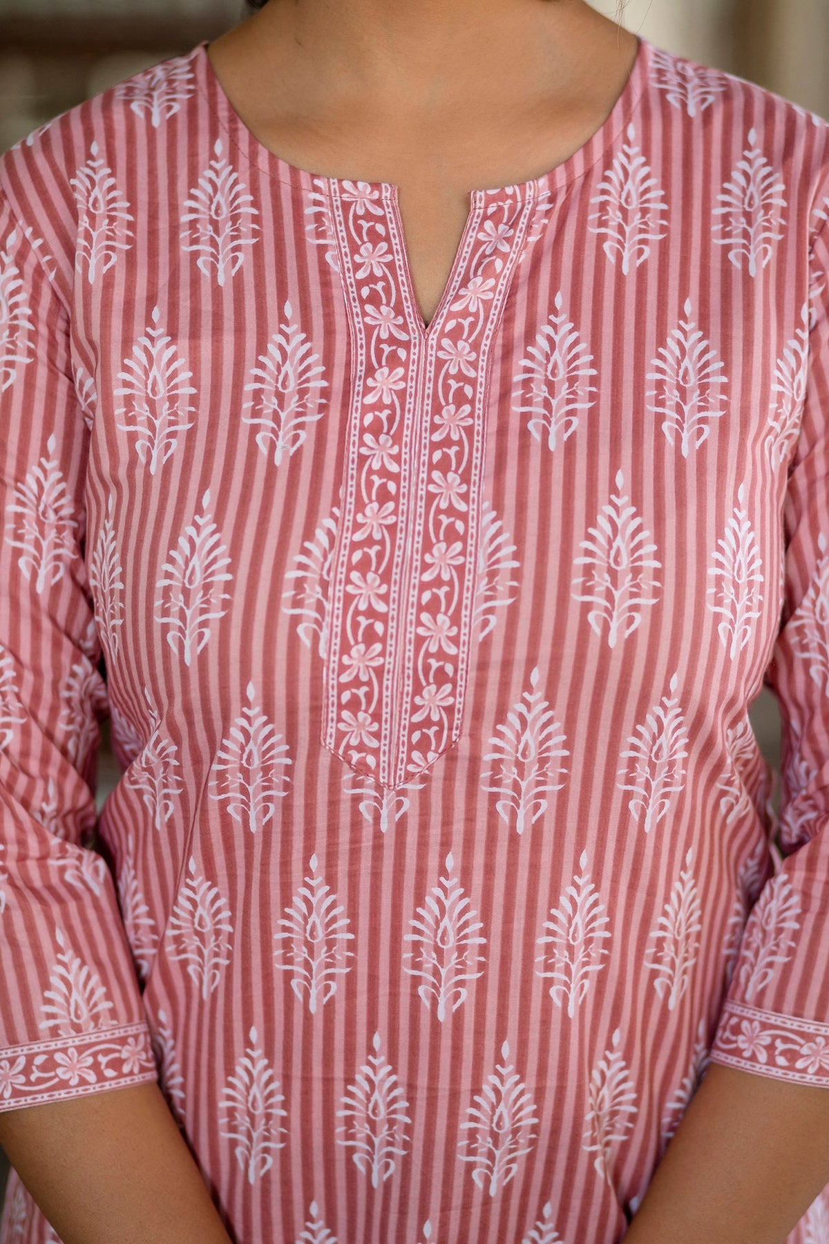 Women Pink Straight Tunic With Three Quaretr Sleeves