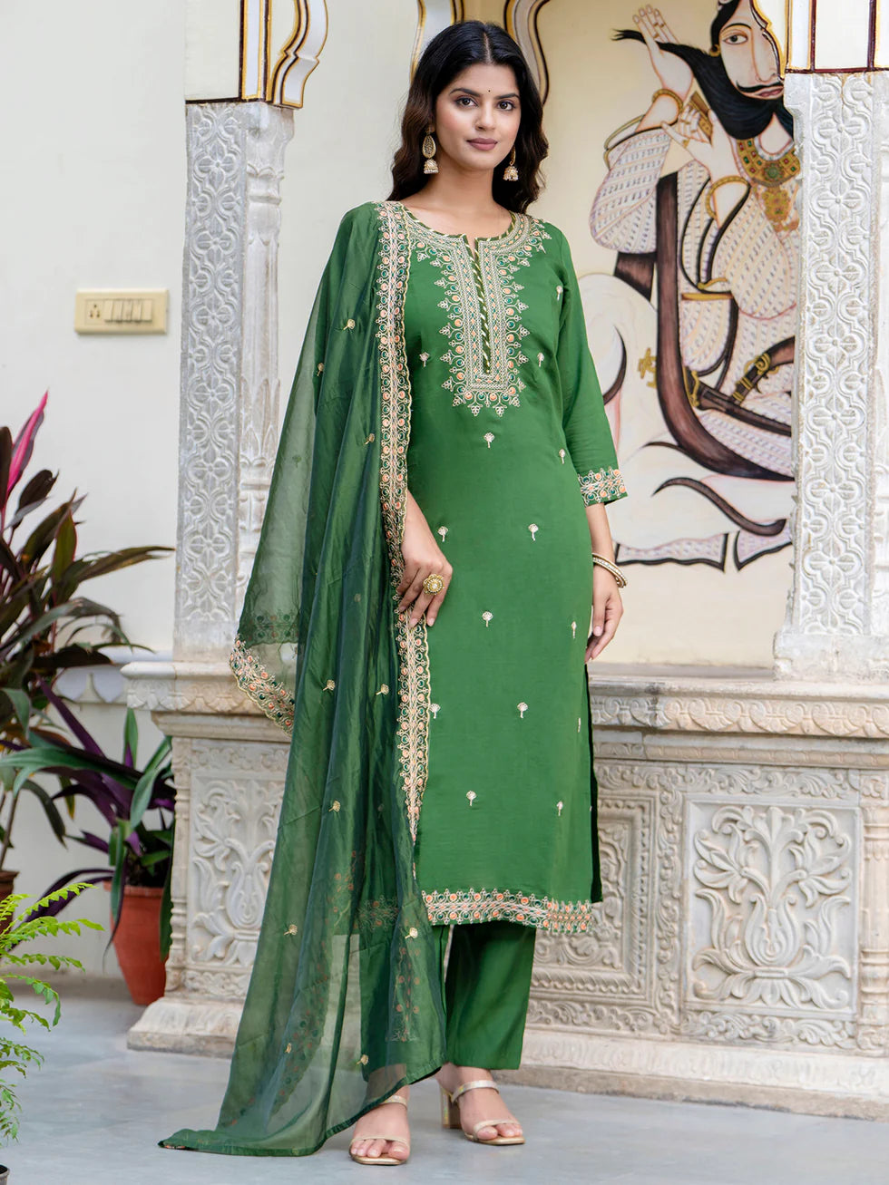 Floral Embroidered Silk Round_Neck Kurta Trouser & Dupatta Set