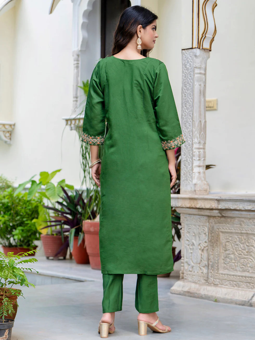 Floral Embroidered Silk Round_Neck Kurta Trouser & Dupatta Set