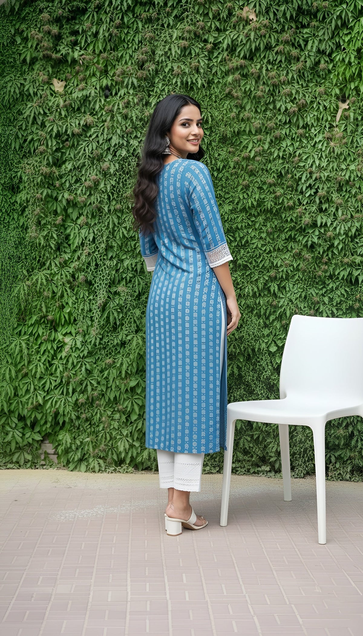 Blue Printed Straight Kurta with Three Quarter Sleeves