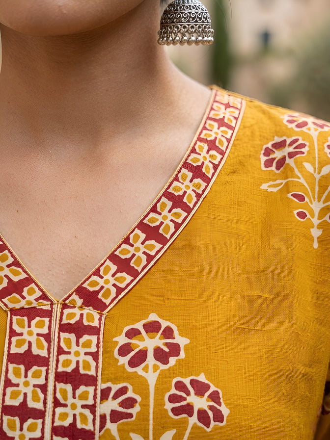 Women Yellow Printed Straight Tunic