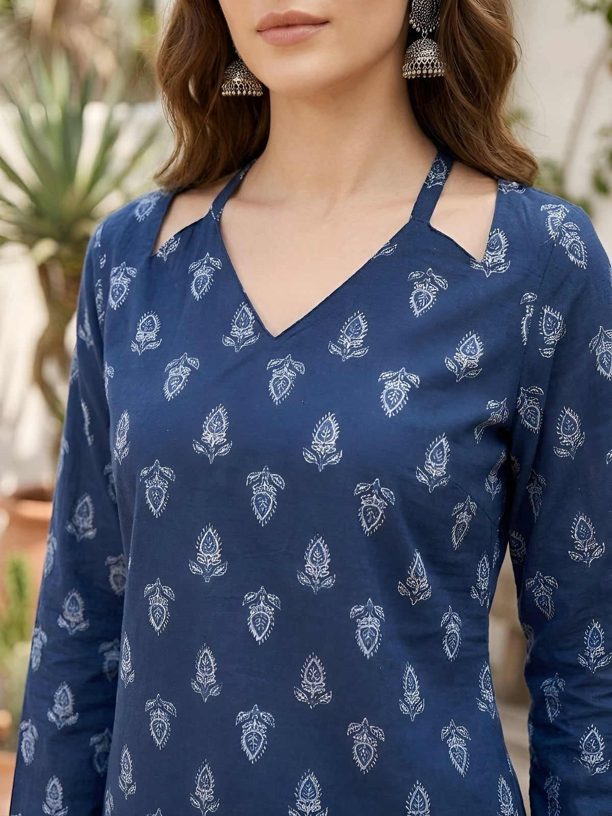 Women Blue Printed Straight Tunic With Tie-up Neck