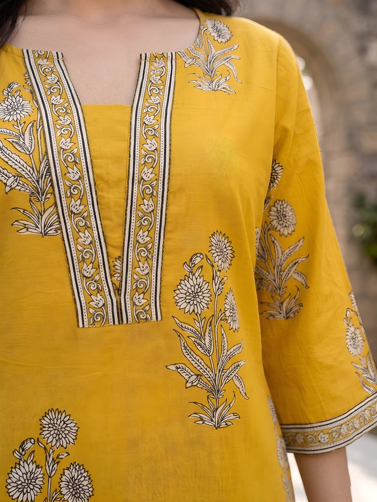Yellow Printed Straight Kurta with Three Quarter Sleeves