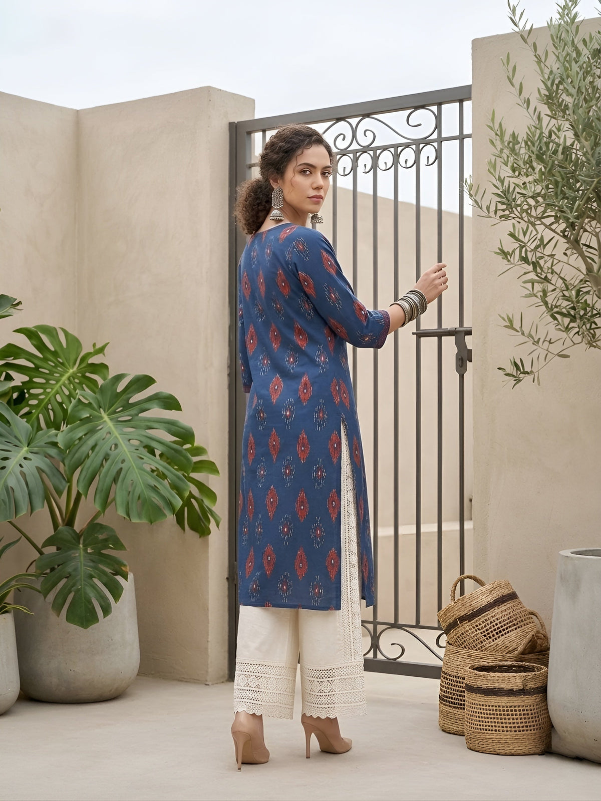 Blue Printed Straight Kurta with Three Quarter Sleeves