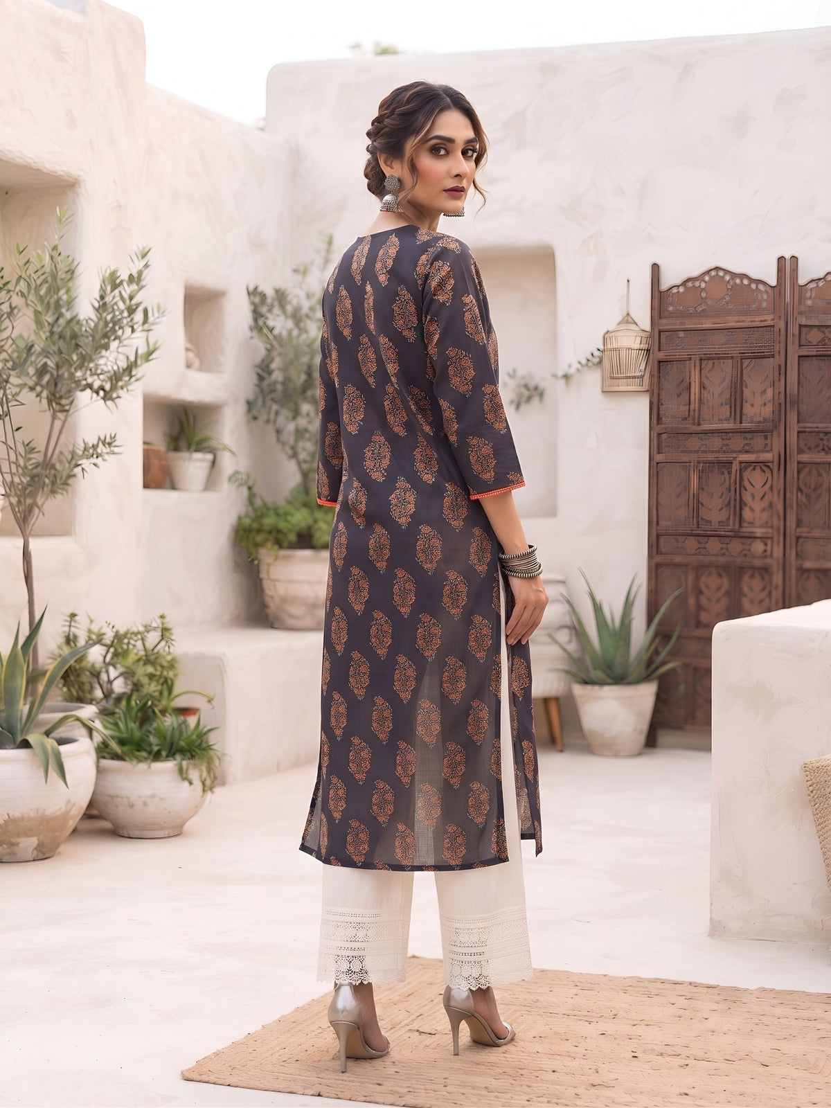 Blue Printed Straight Kurta with Three Quarter Sleeves