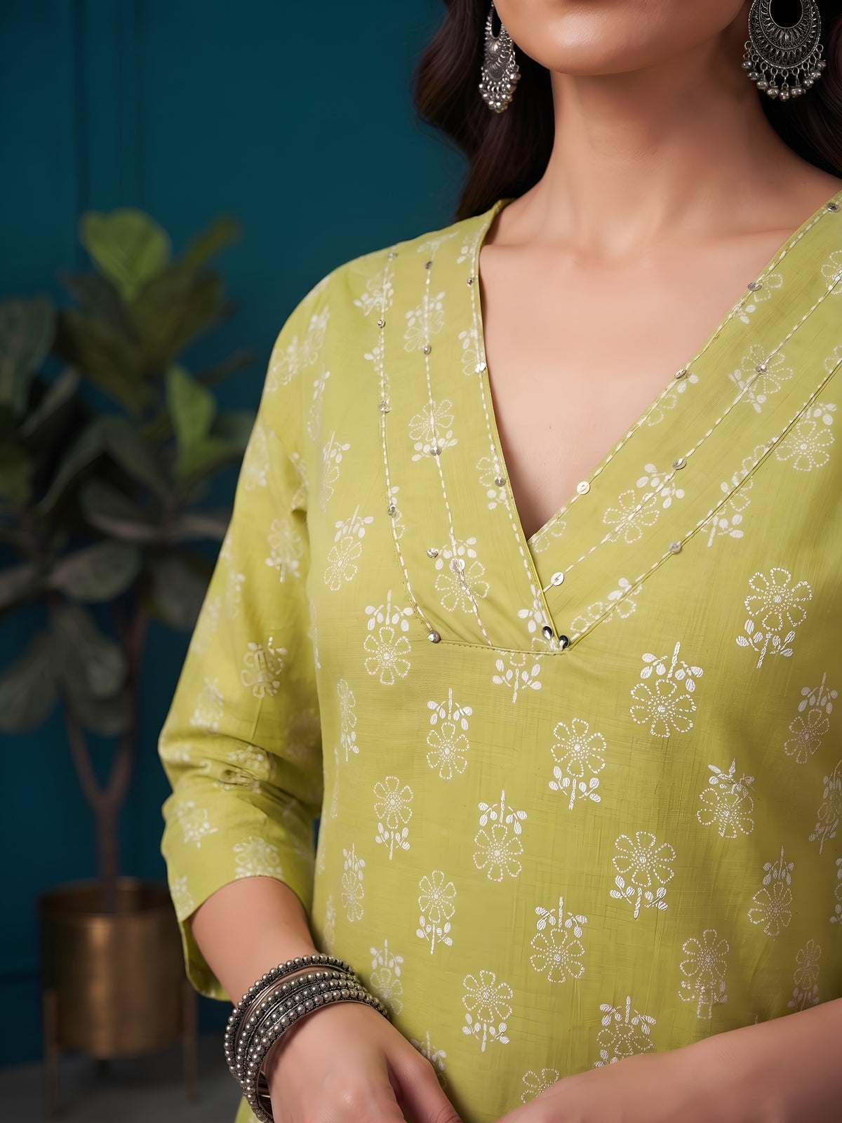 Yellow Printed Straight Kurta with Three Quarter Sleeves
