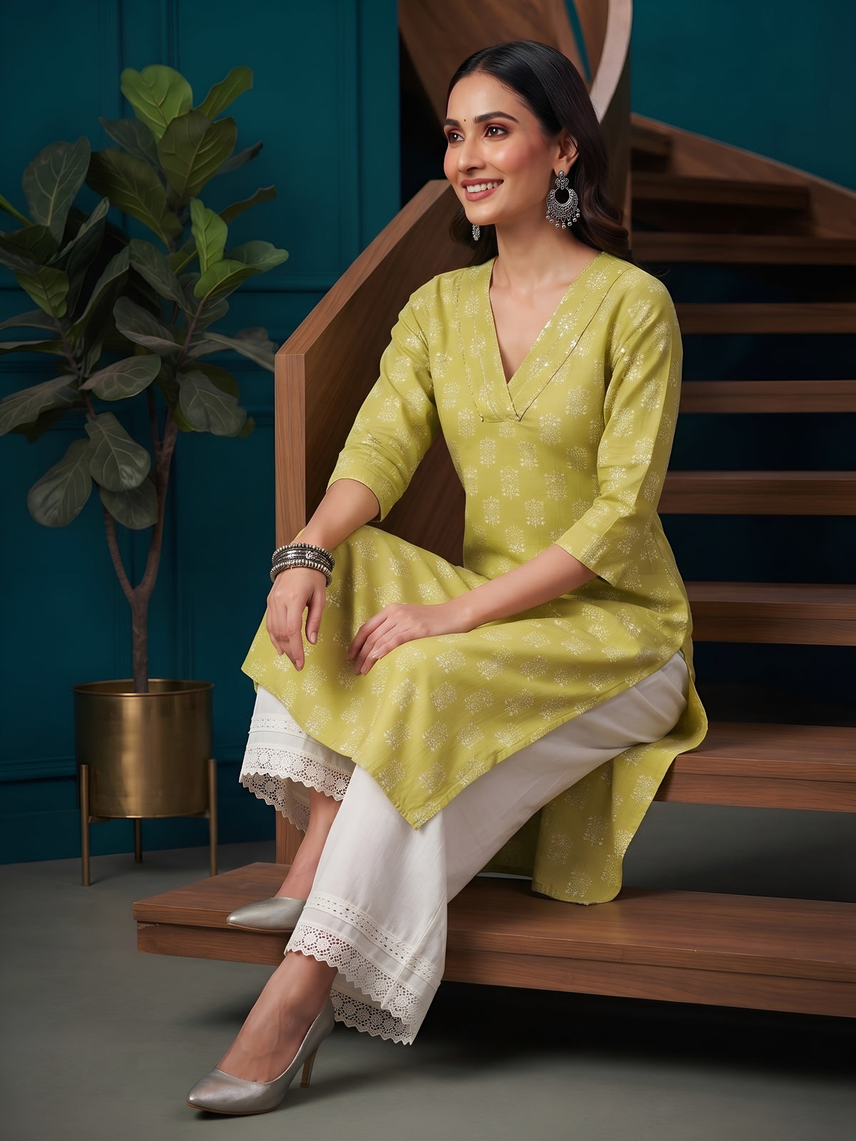 Yellow Printed Straight Kurta with Three Quarter Sleeves