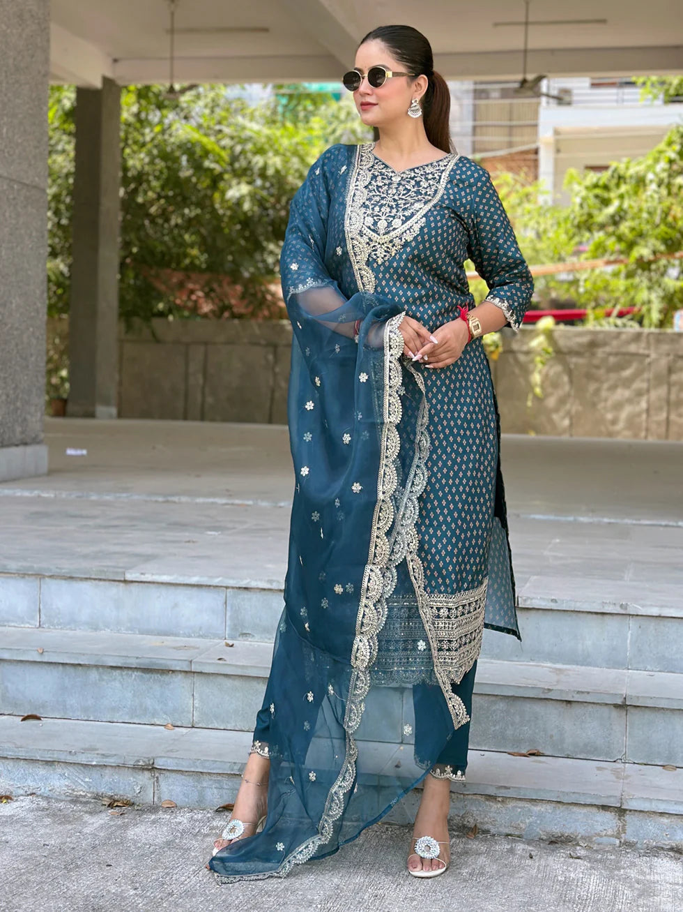 Nayra Embroidered Muslin Kurta Set