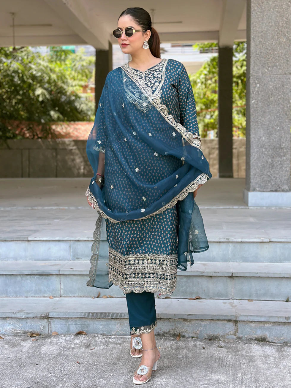 Nayra Embroidered Muslin Kurta Set