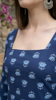 Women Blue Printed Straight Tunic With Tie-up Neck