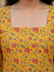 Yellow Printed Straight Kurta with Three Quarter Sleeves