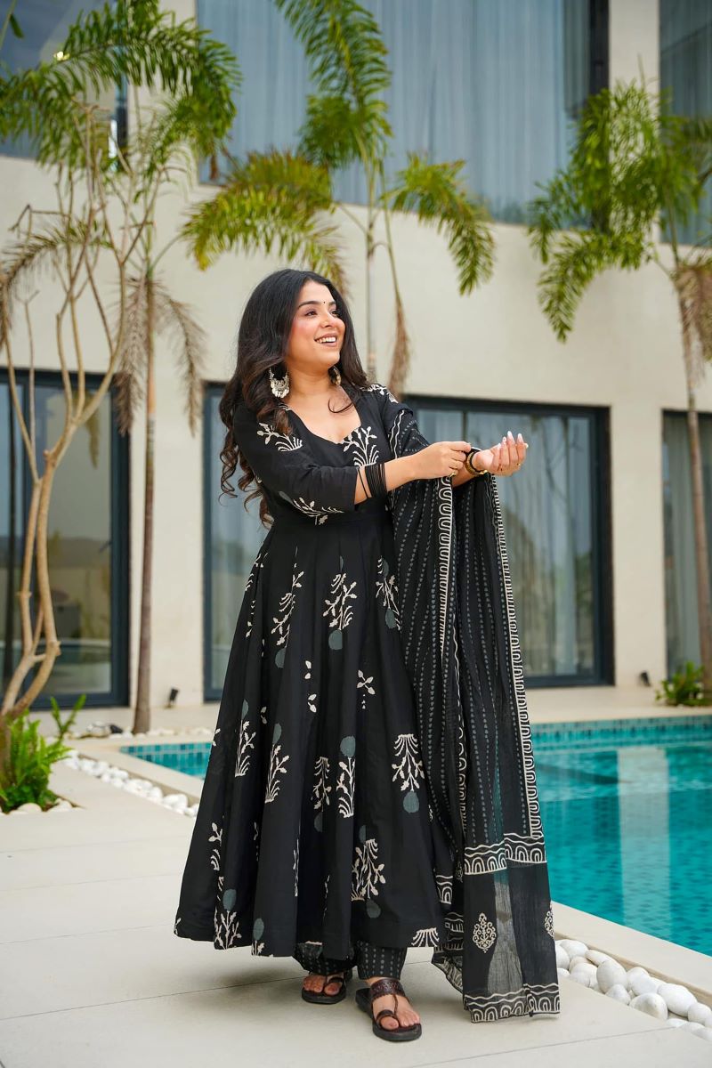 Suhani Black Heavy Mal Cotton Anarkali Set