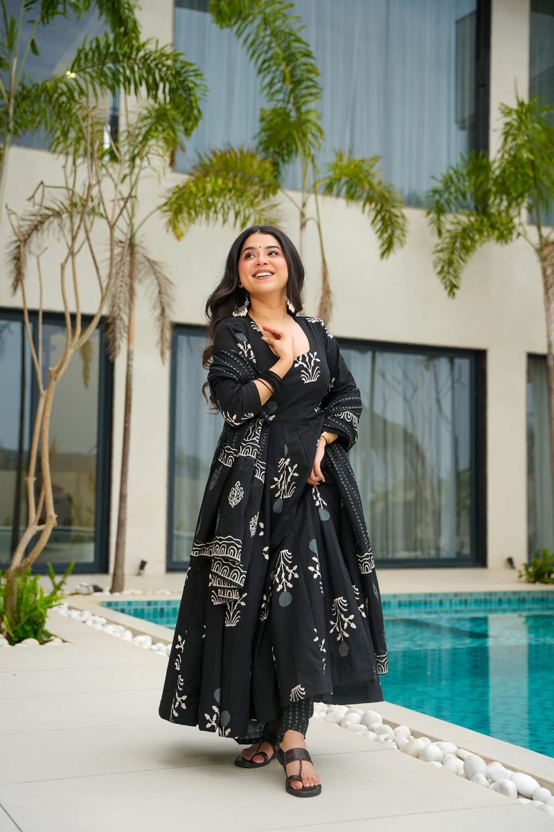 Suhani Black Heavy Mal Cotton Anarkali Set