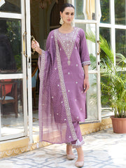 Zariya Embroidered Silk Blend Kurta Set