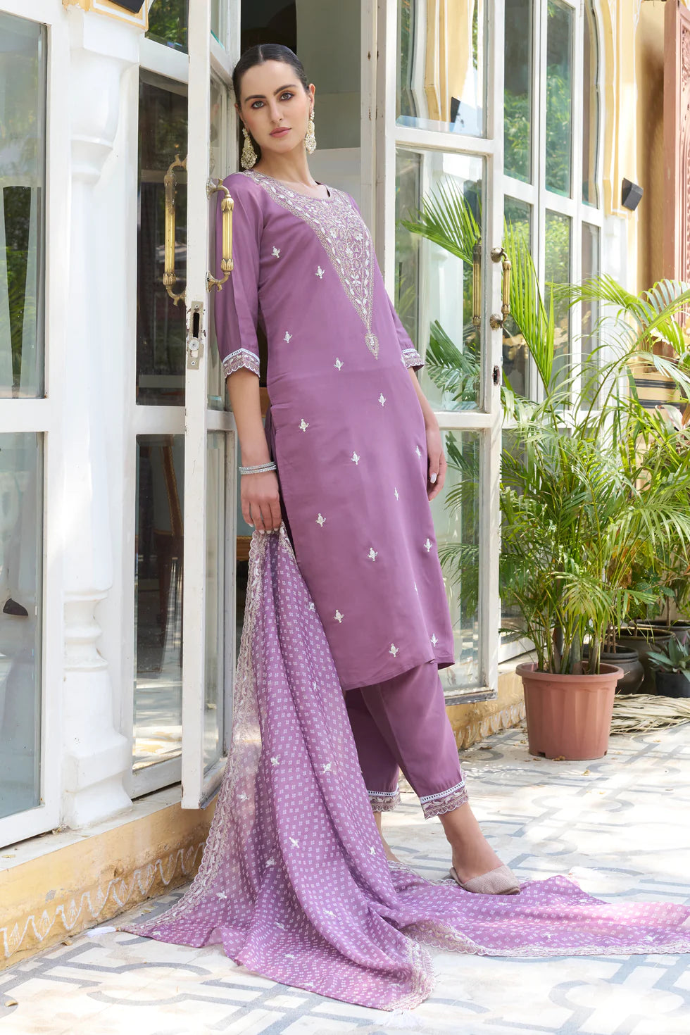 Zariya Embroidered Silk Blend Kurta Set