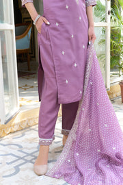 Zariya Embroidered Silk Blend Kurta Set