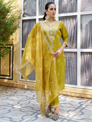 Zariya Embroidered Silk Blend Kurta Set