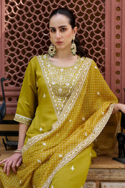 Zariya Embroidered Silk Blend Kurta Set