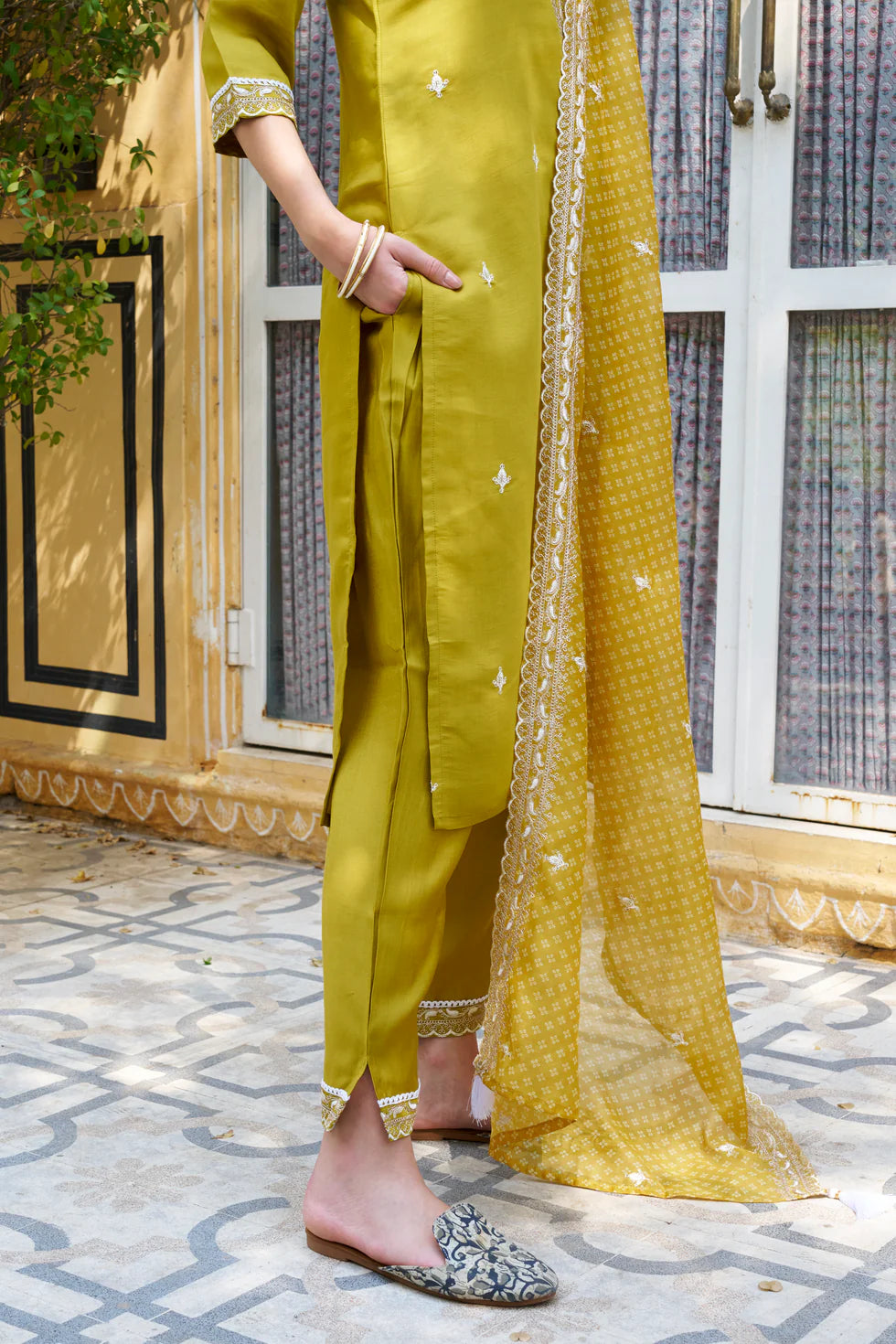 Zariya Embroidered Silk Blend Kurta Set