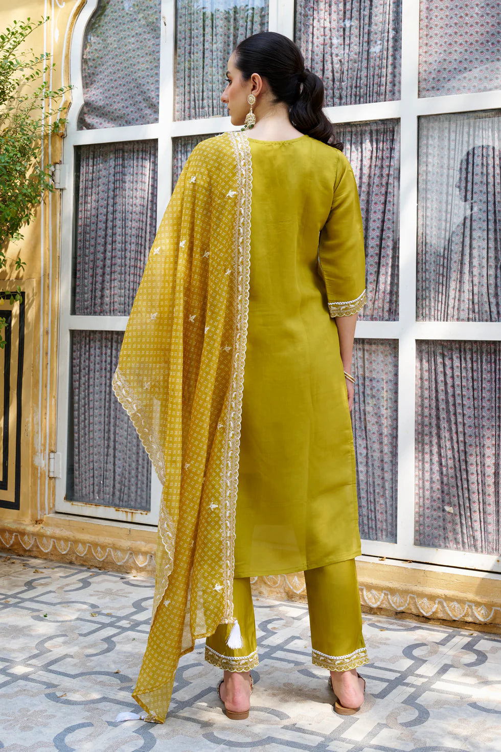 Zariya Embroidered Silk Blend Kurta Set