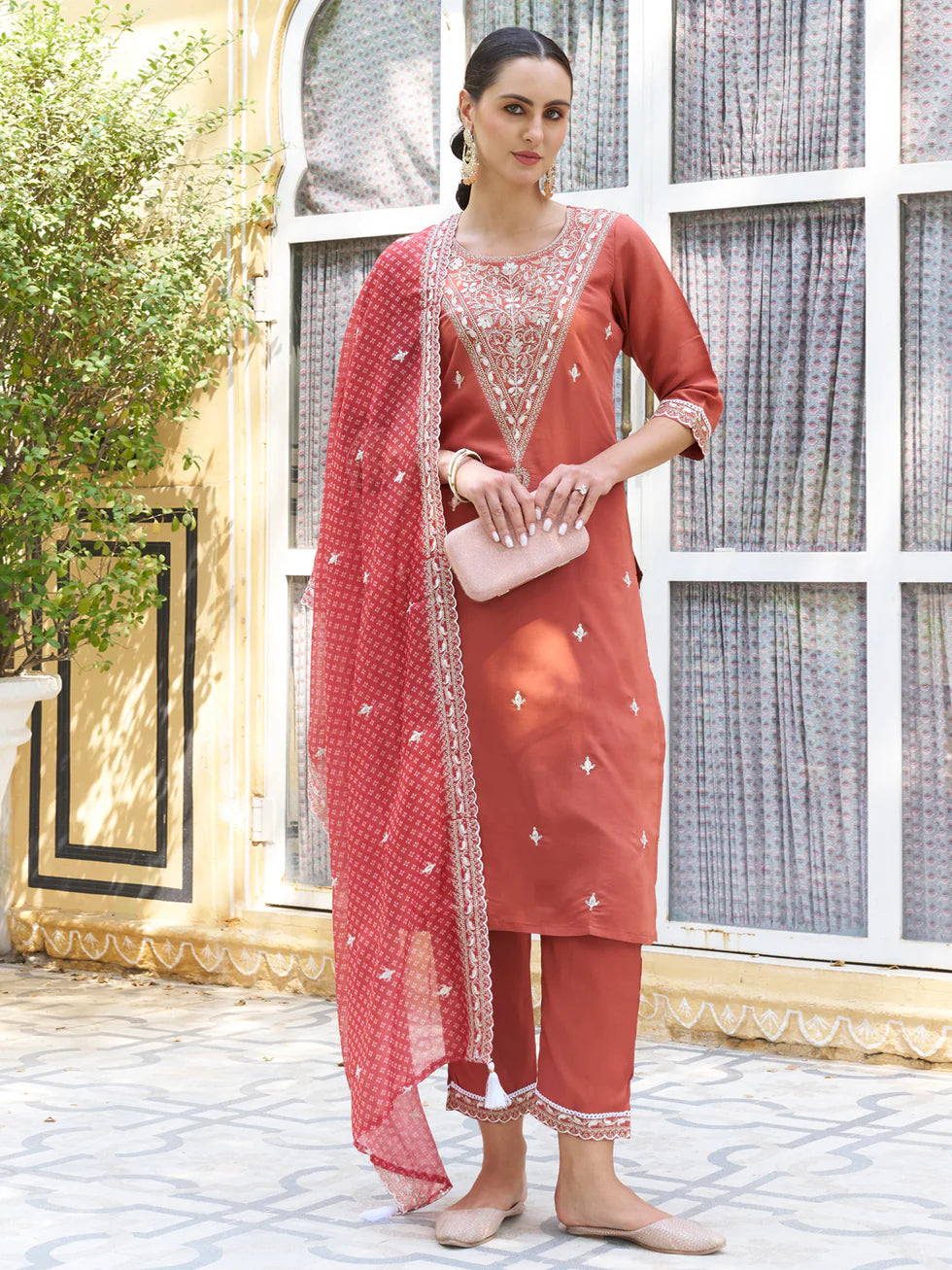 Zariya Embroidered Silk Blend Kurta Set