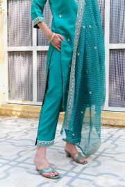 Zariya Embroidered Silk Blend Kurta Set