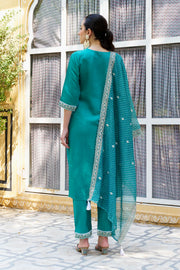 Zariya Embroidered Silk Blend Kurta Set