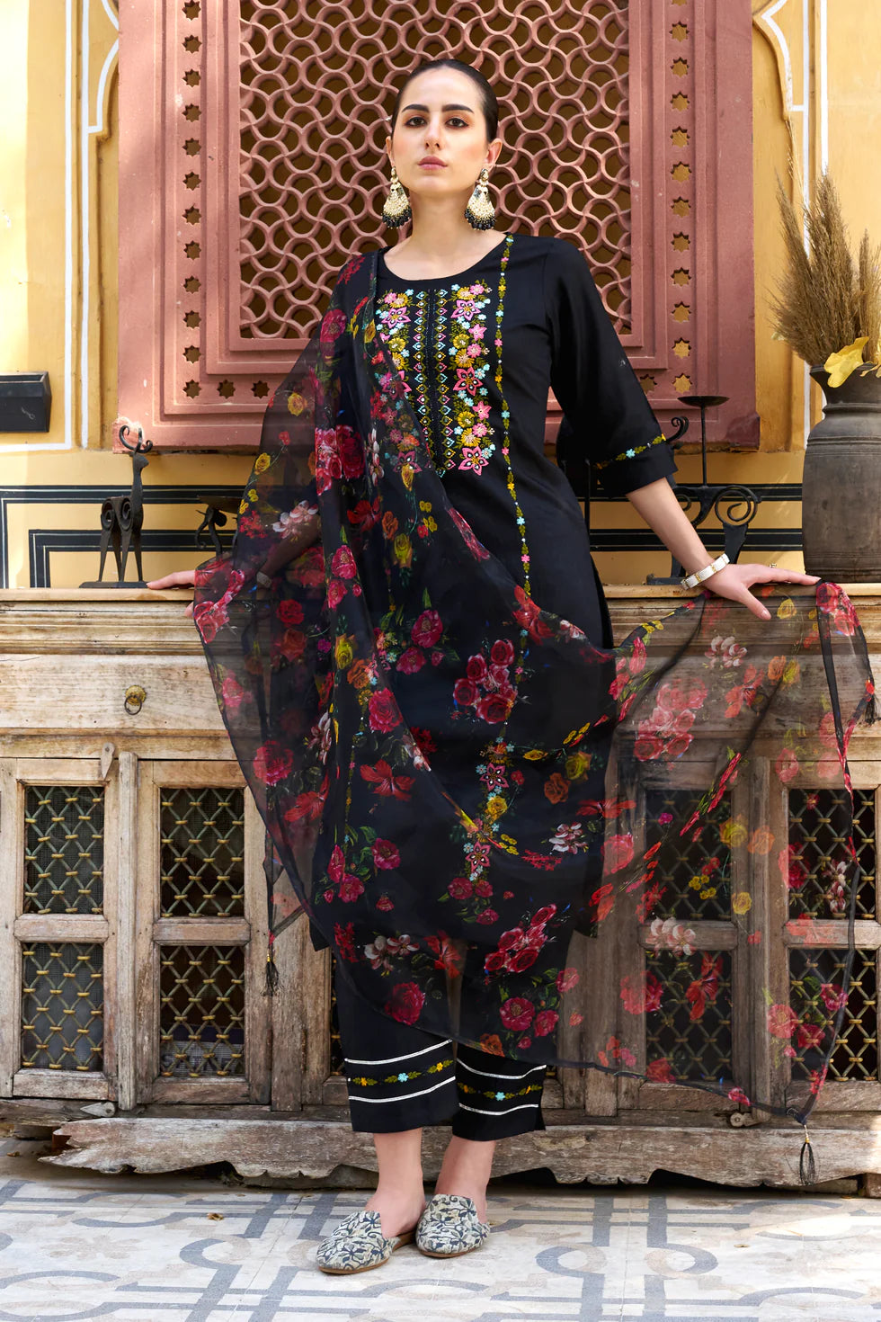 Elira Noir Floral Set