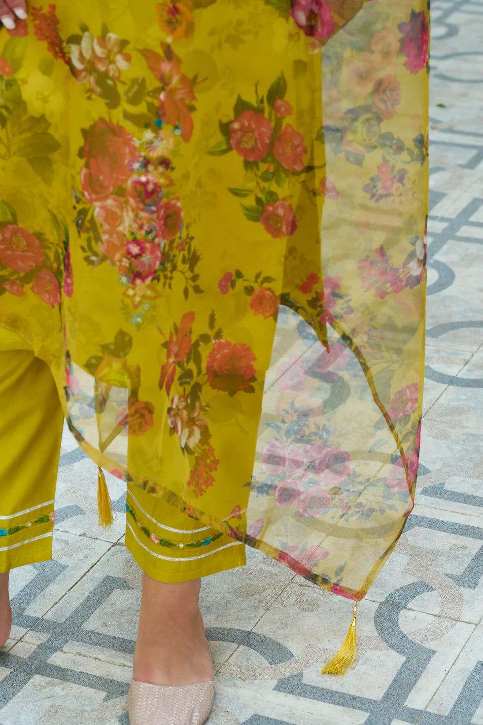 Elira Bloom Embroidered Set