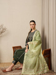Zehra Embroidered Kurta Set